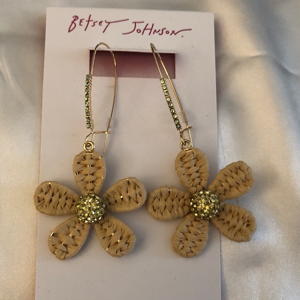 Betsey Johnson Spring Chick Gold Tone & Raffia Wrapped Daisy Drop Earrings NWT